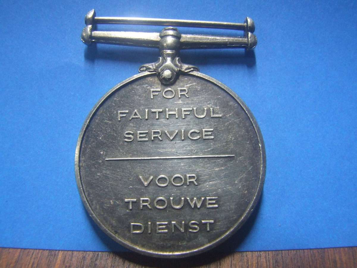 @    silverSouth African Prisons Service Faithful Service Medal in silver.