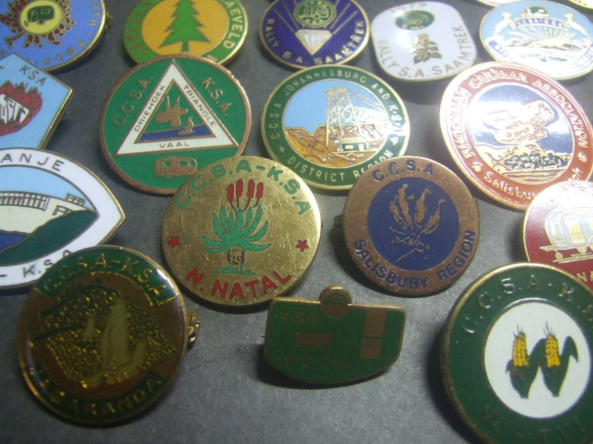 @     RARE VINTAGE COLLECTION OF CARAVAN PINS