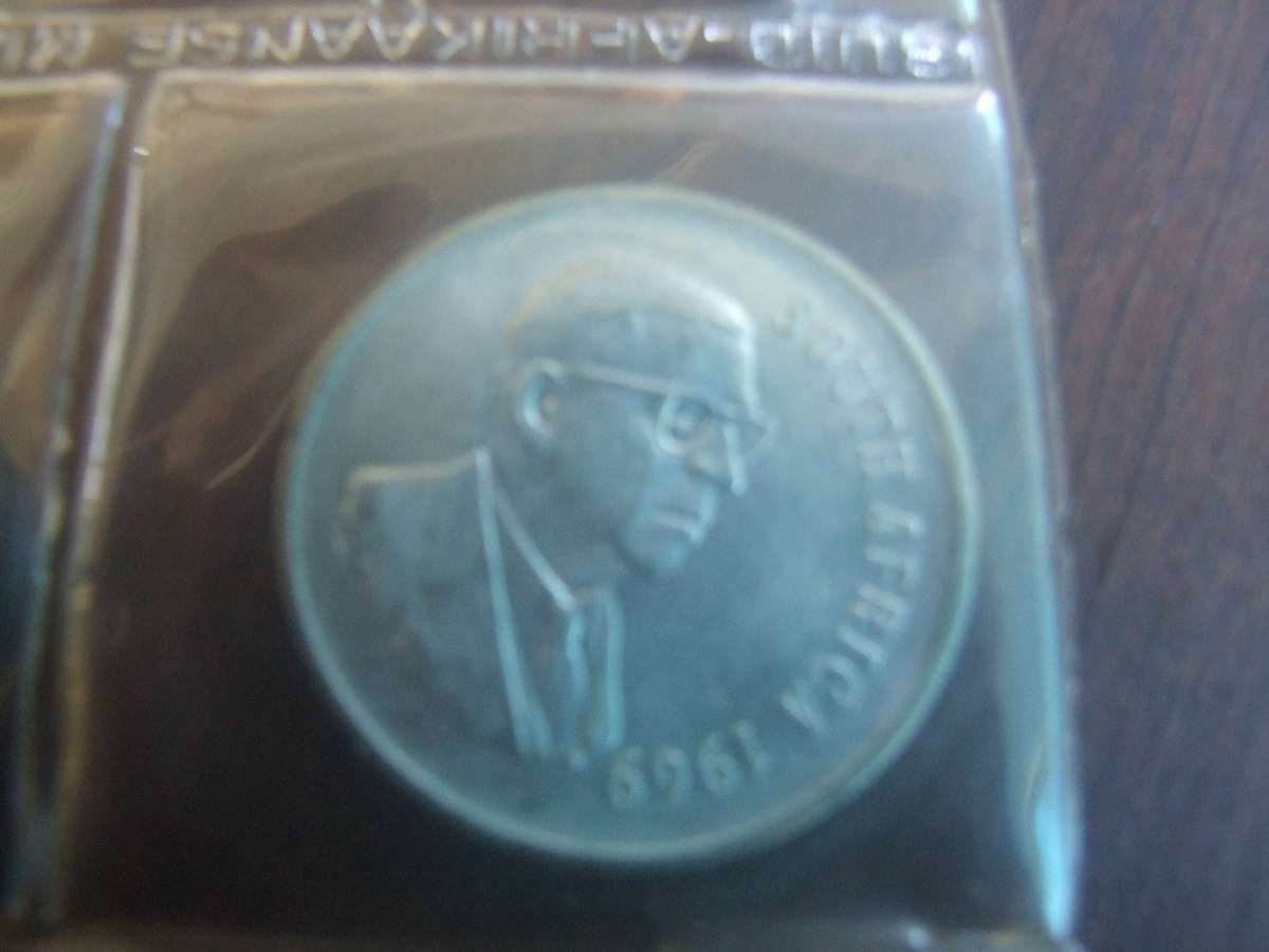 @     1969 UNC SET WITH SILVER R1