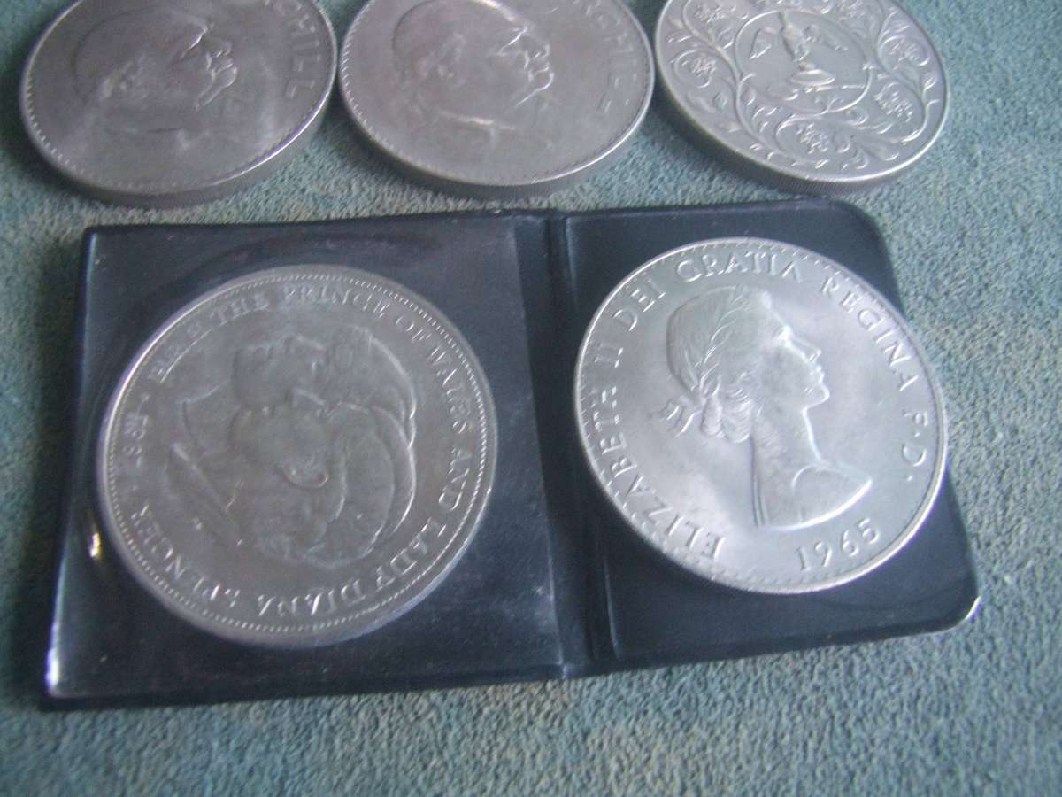 @     11 X CROWN SIZE UK LOT