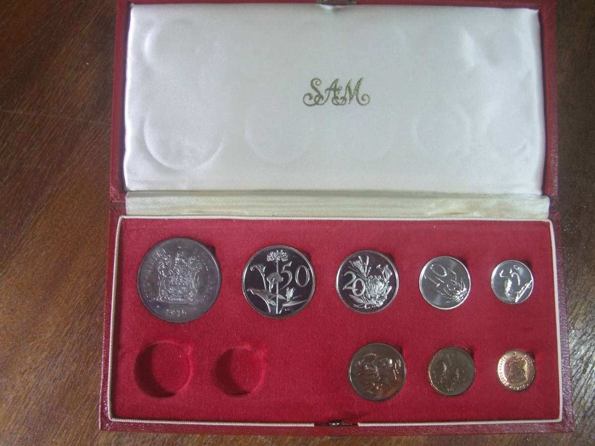 @     1975 PROOF SET NO GOLD BUT WITH SILVER R1