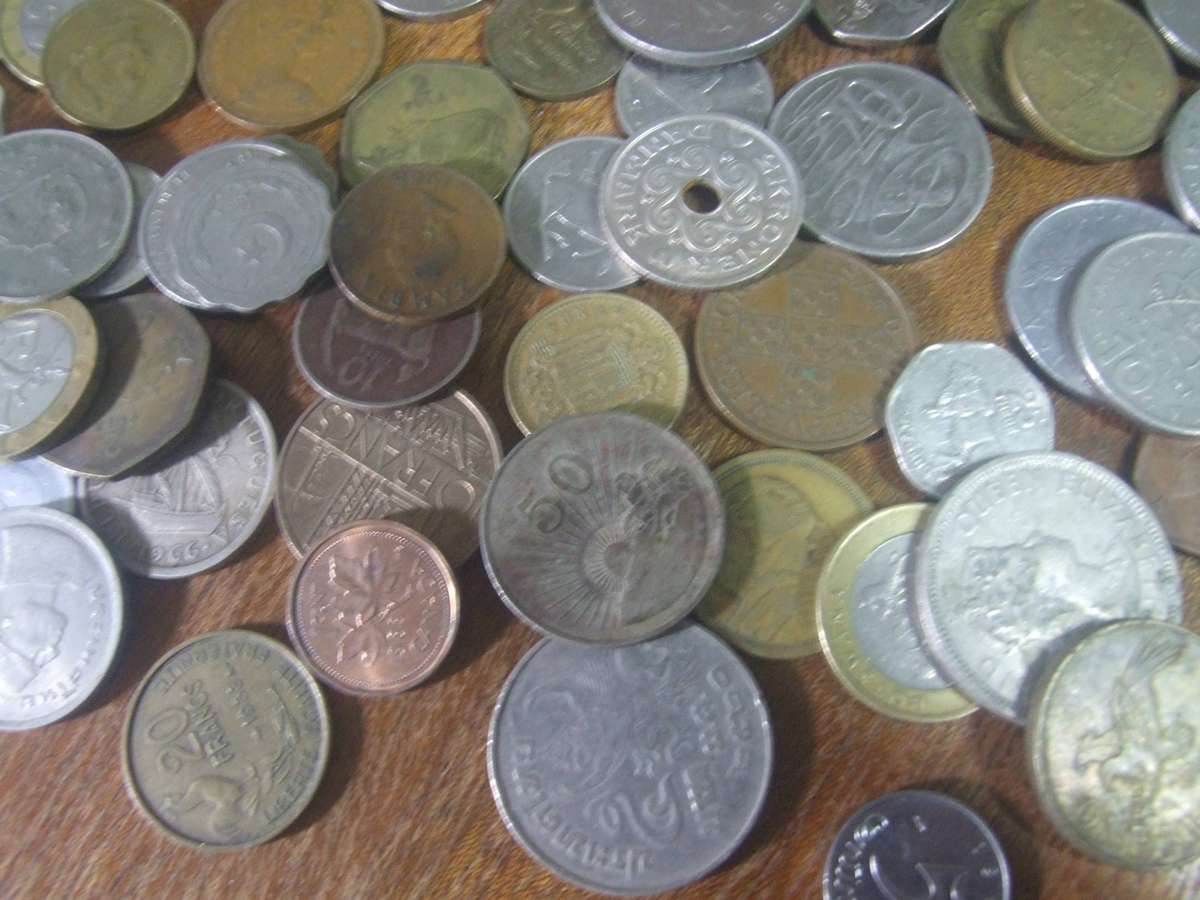 @     BIG LOT WITH OVER 100 NICE WORLD COINS AS 1 LOT