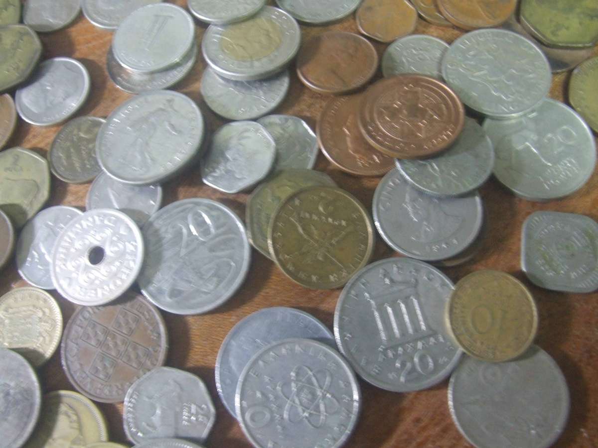 @     BIG LOT WITH OVER 100 NICE WORLD COINS AS 1 LOT