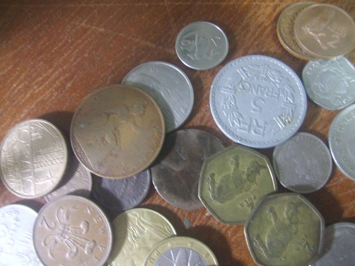 @     BIG LOT WITH OVER 100 NICE WORLD COINS AS 1 LOT
