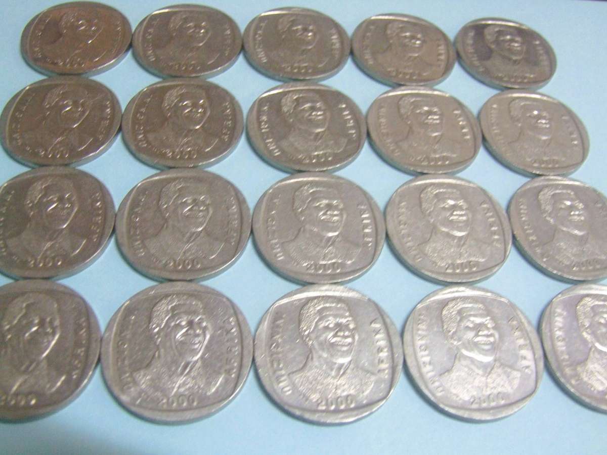 @     20 YES 20 X 2000 SMILEY  MANDELA COINS