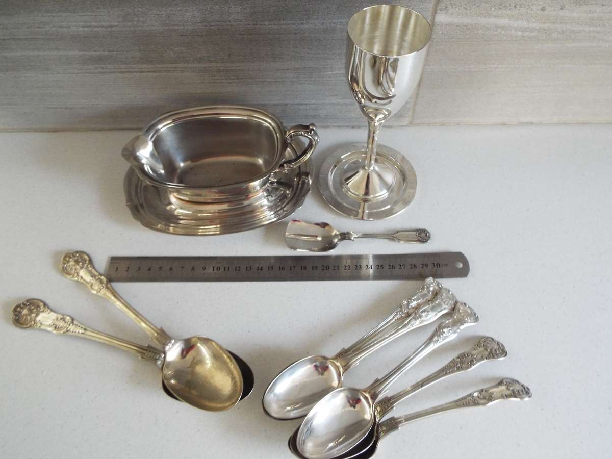 7 X ANTIQUE SPOONS AND VINTAGE COLLECTABLES