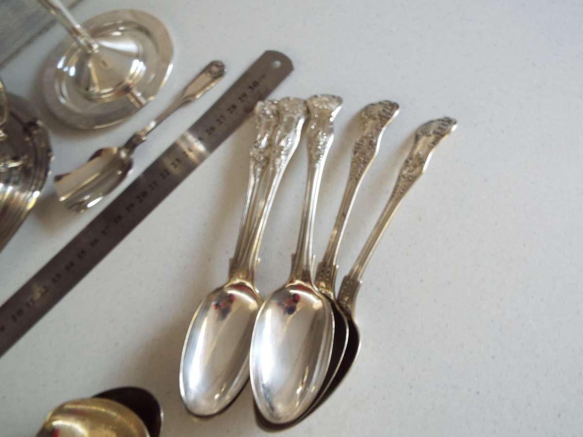 7 X ANTIQUE SPOONS AND VINTAGE COLLECTABLES