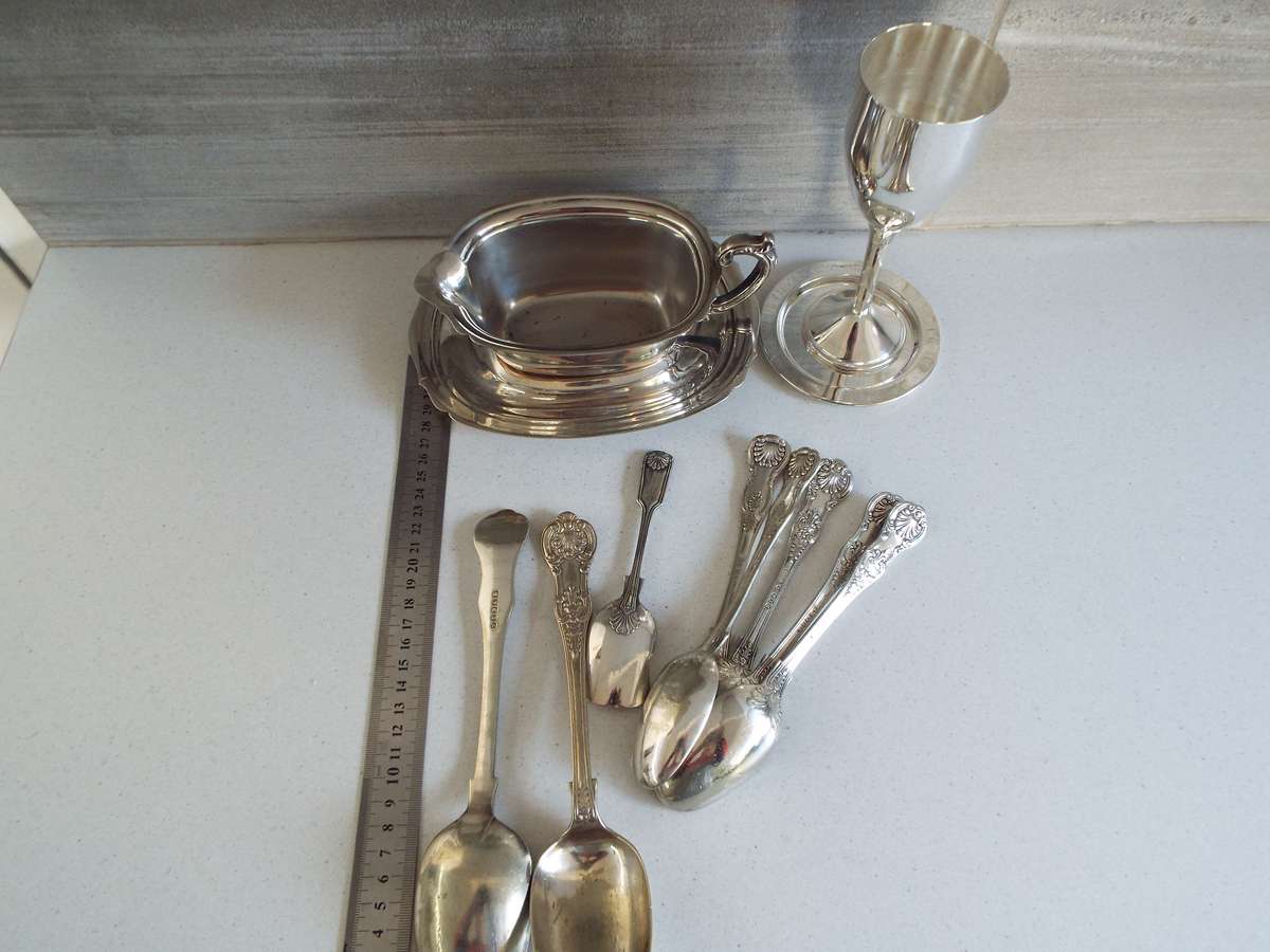 7 X ANTIQUE SPOONS AND VINTAGE COLLECTABLES