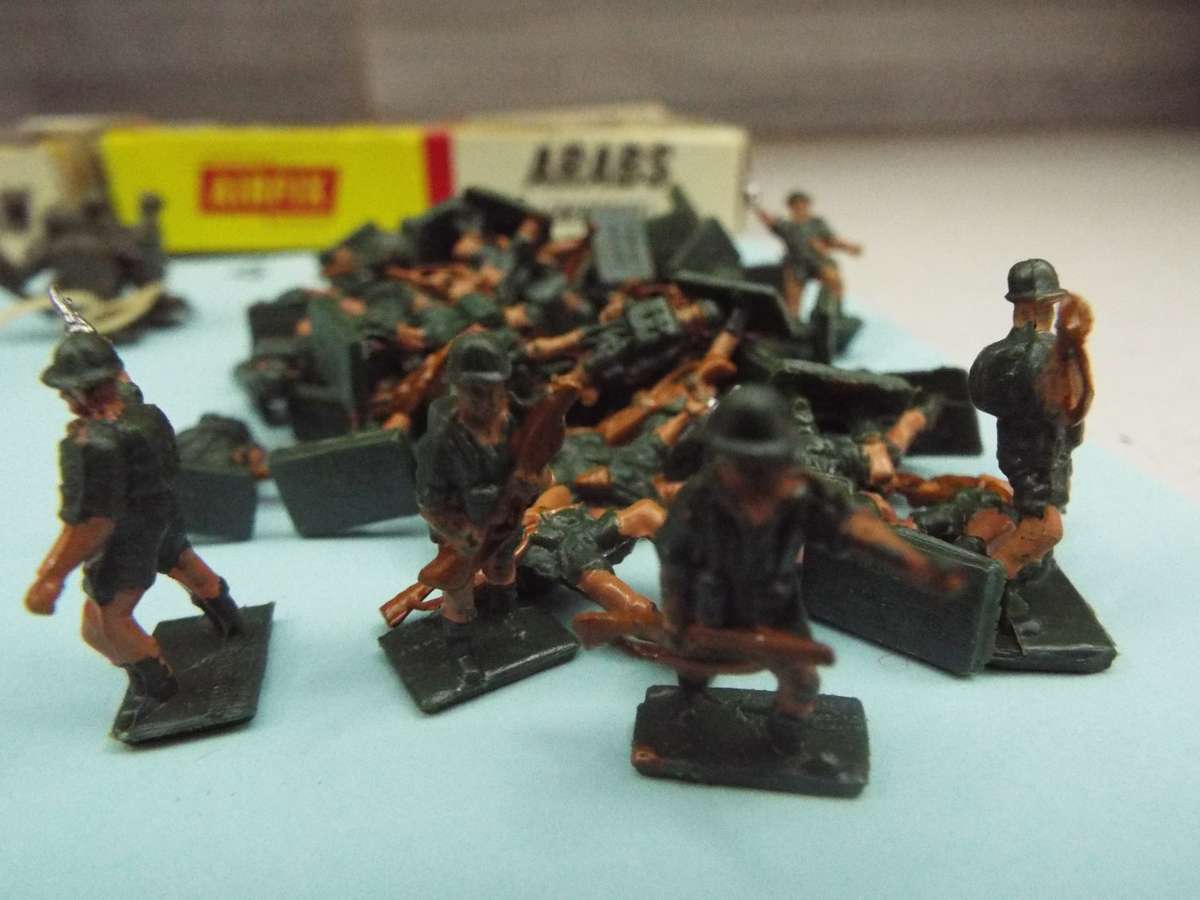 Vintage Airfix toys as 1 lot
