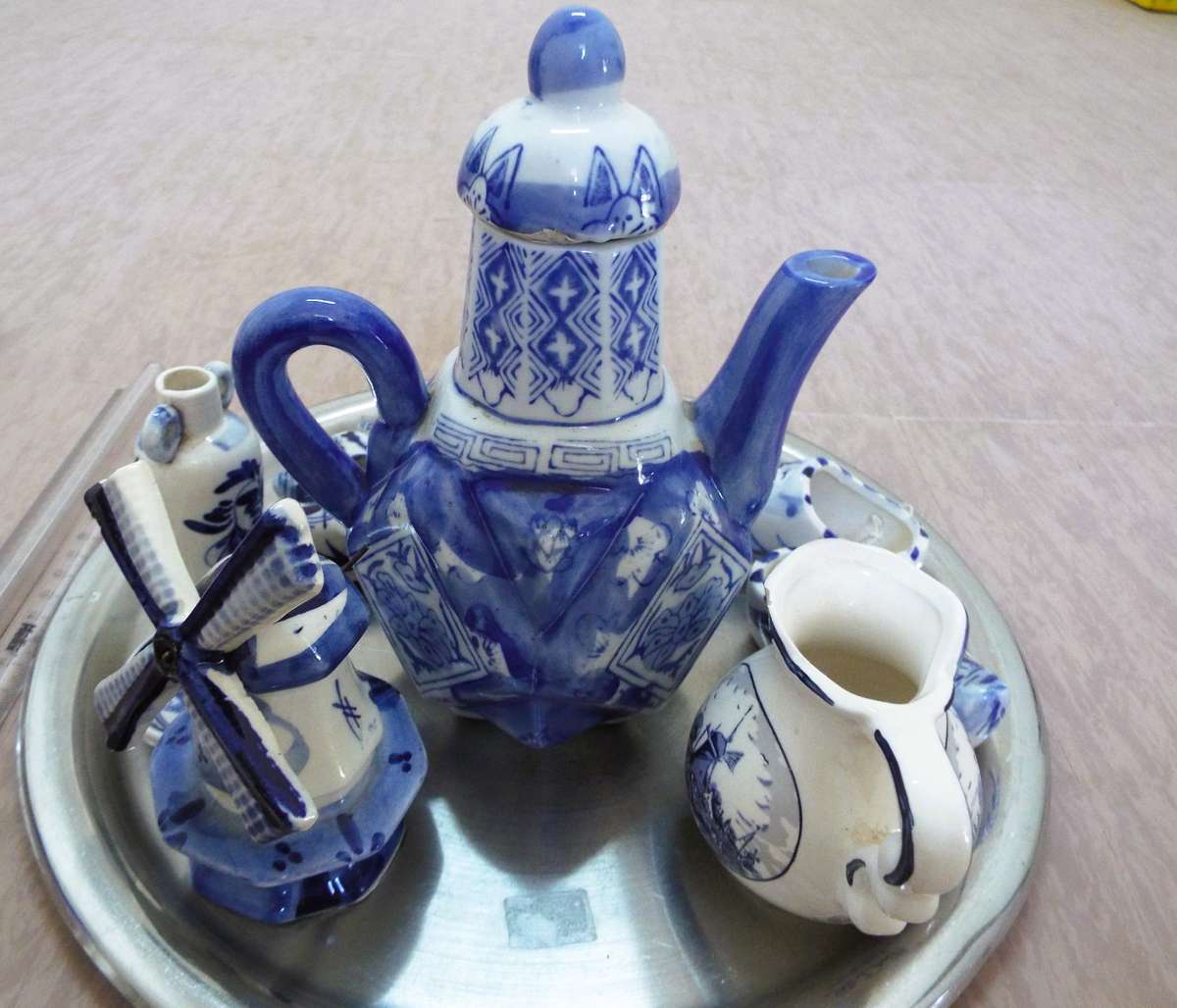 Antique/vintage blue and white porcelain lot