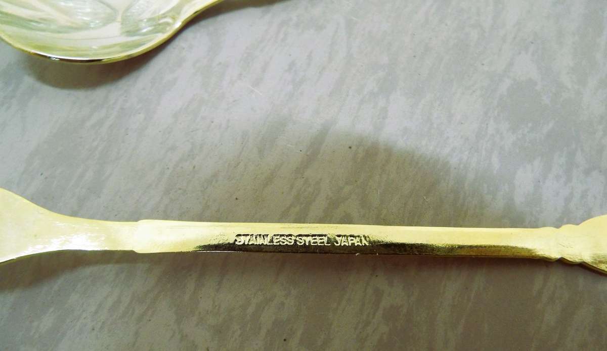 vintage ,,Nice golden Dessert cutlery in 2 crystal bowls