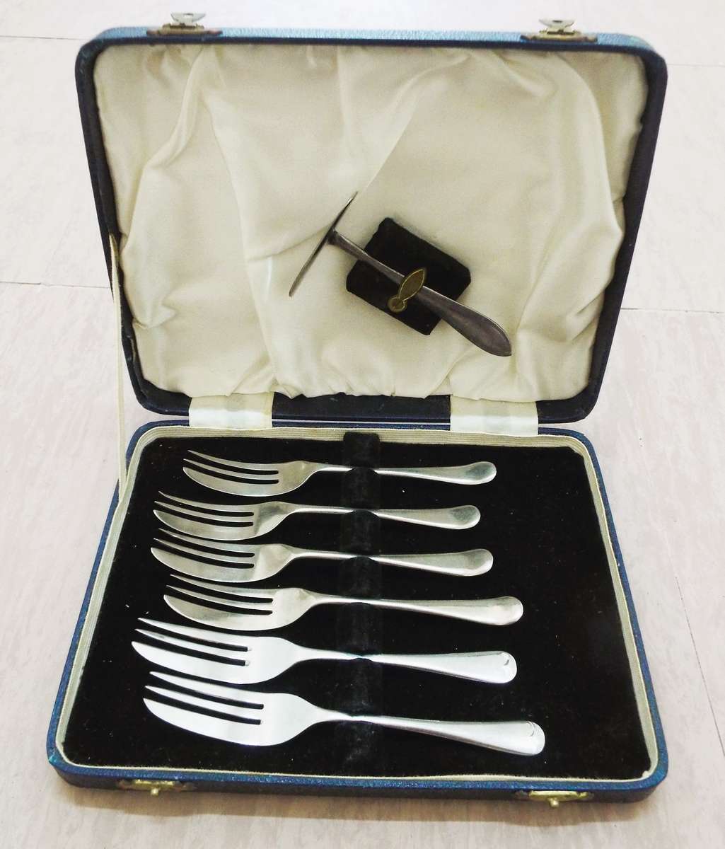 vintage ,,Nice  Dessert cutlery set IN BOX