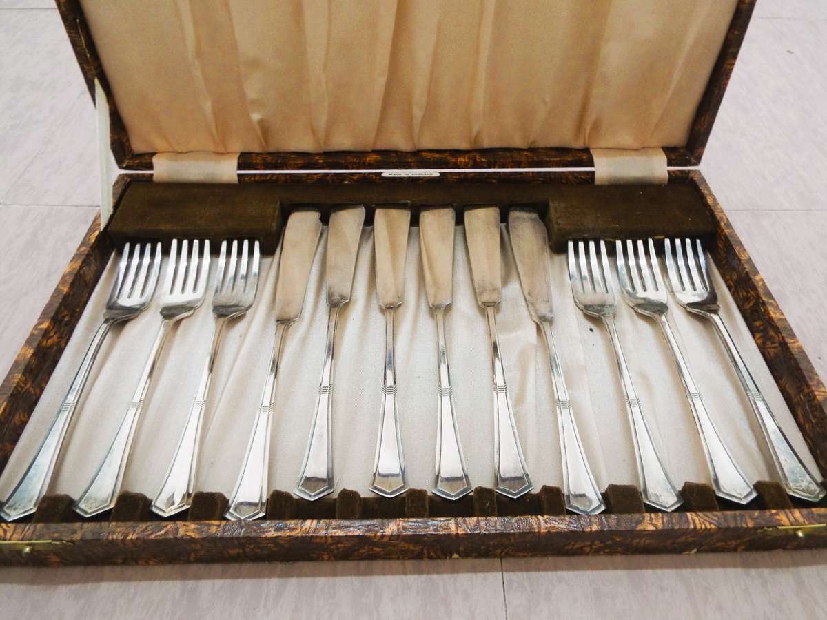 vintage ,,Nice Fish  cutlery set IN BOX