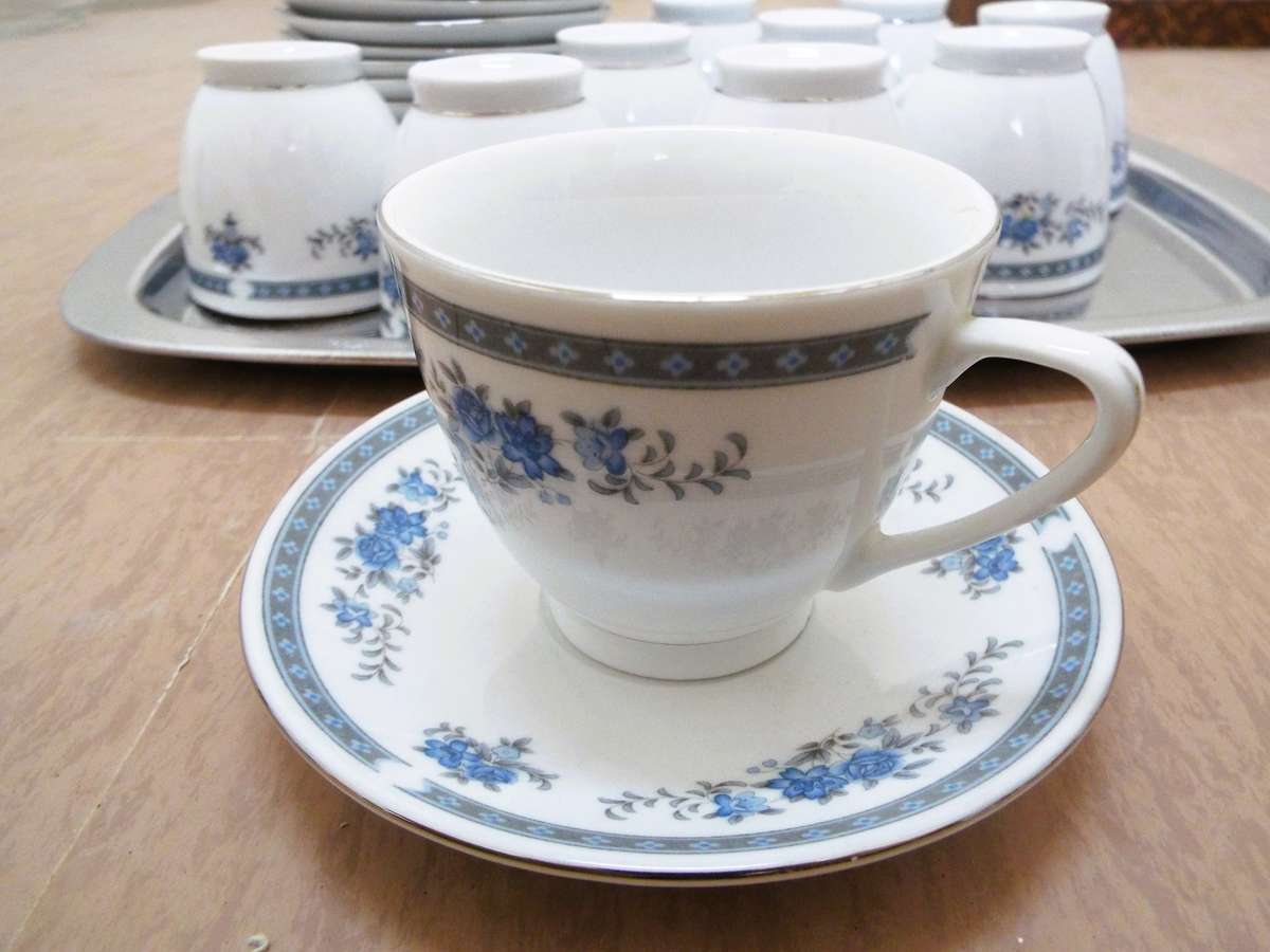 vintage ,,Nice lot of 20 items   10 tea cups and 10 sources as 1 lot