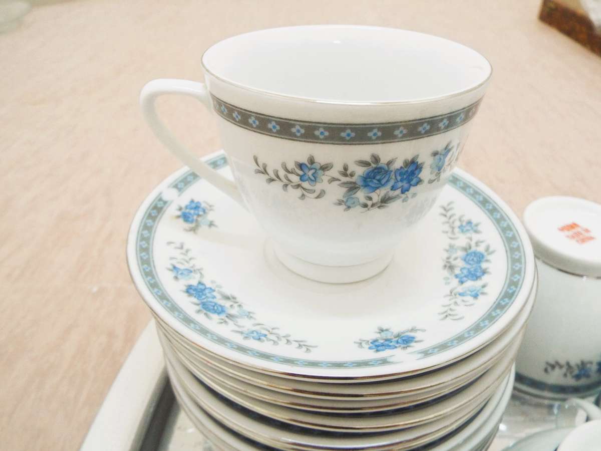 vintage ,,Nice lot of 20 items   10 tea cups and 10 sources as 1 lot