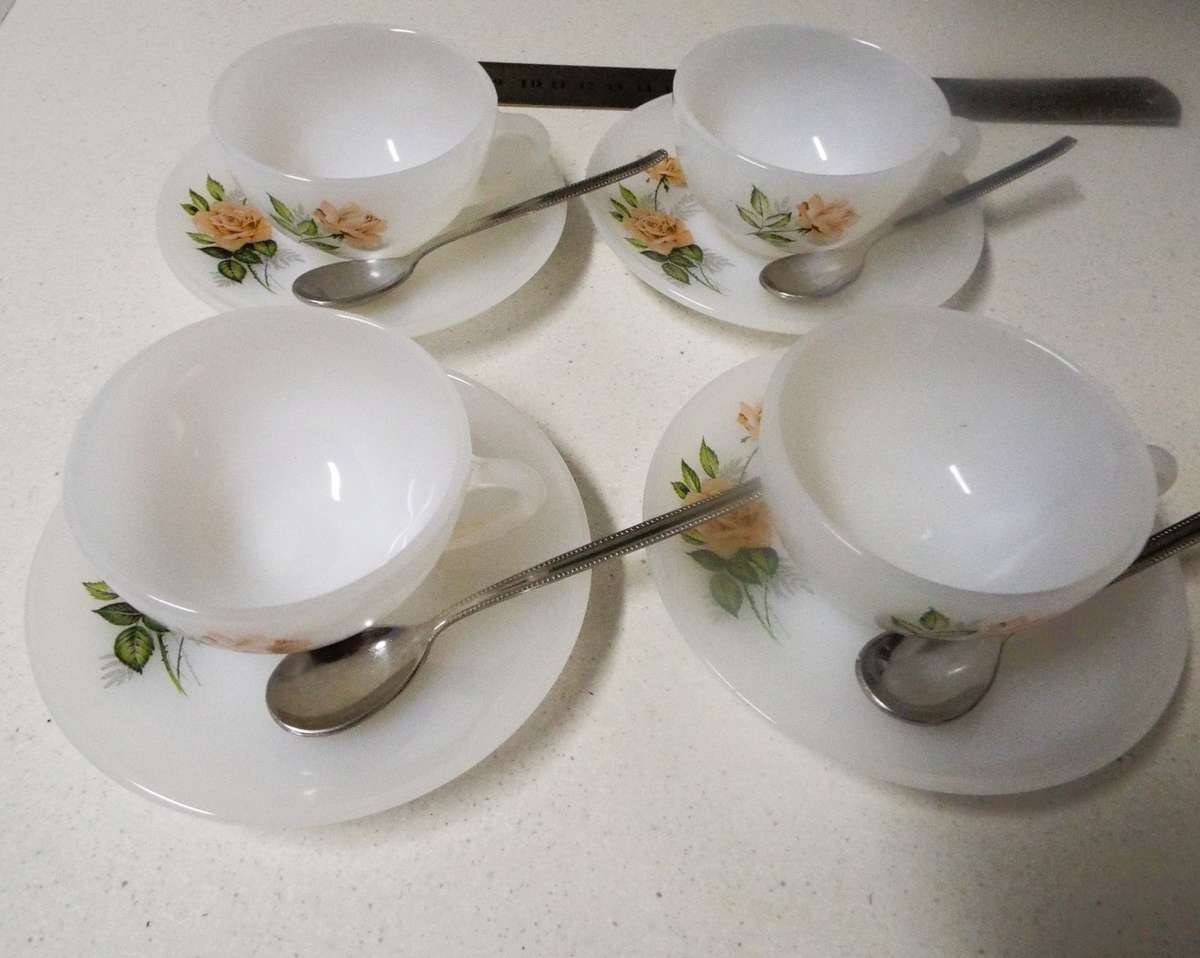 4 x very nice VTG Milk Glass Coffee Mug ARCOPAL France White Cups set with parel 70 spoons