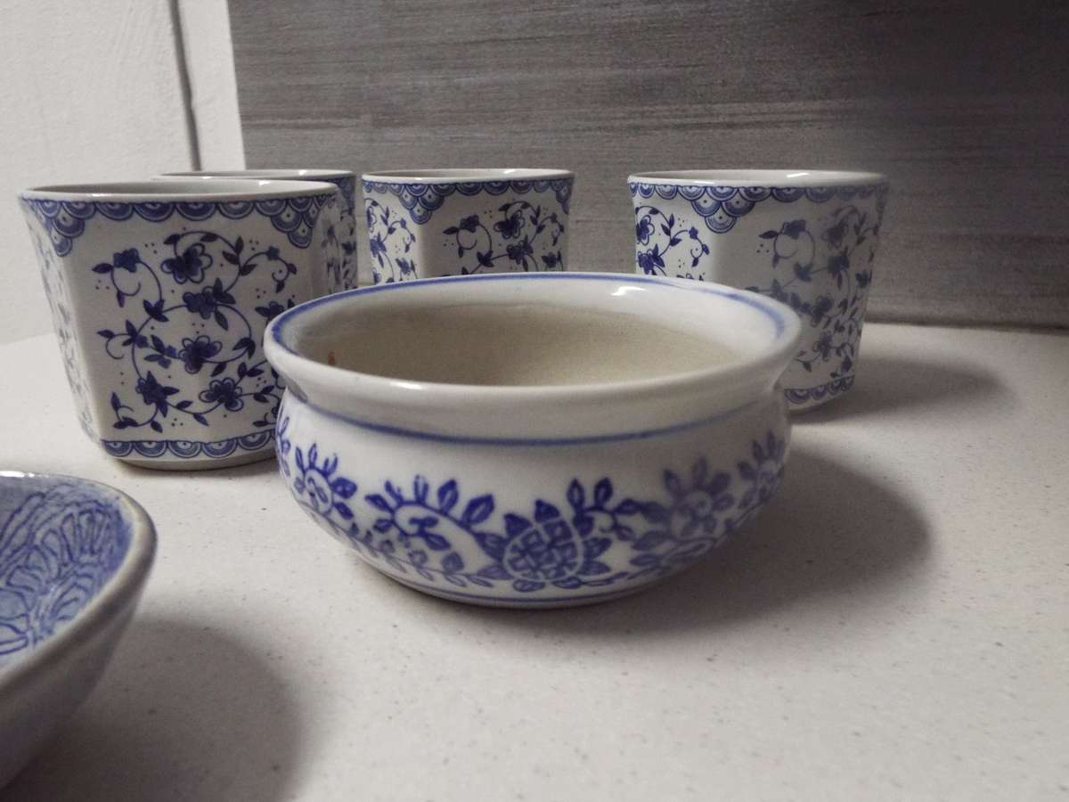 10 items /blue and white at R1 START