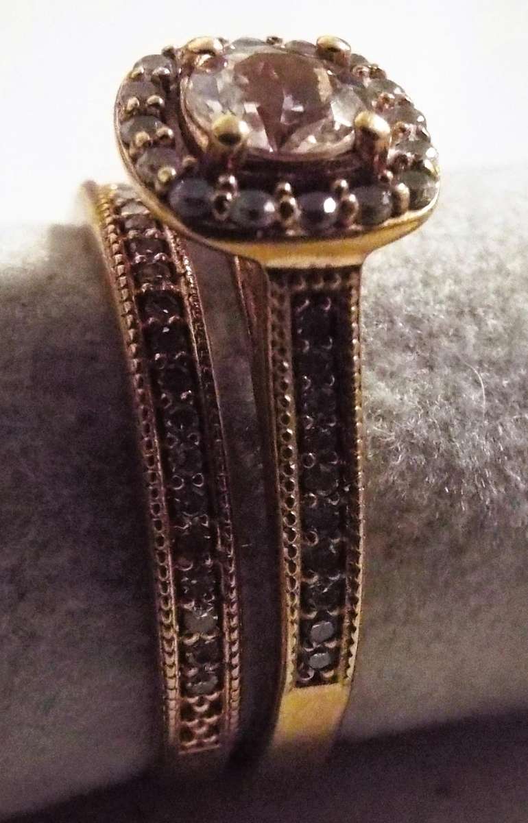 VINTAGE 9CT Wedding set with 5mm pink diamond from the late 1980s