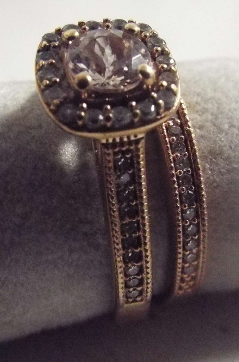 VINTAGE 9CT Wedding set with 5mm pink diamond from the late 1980s