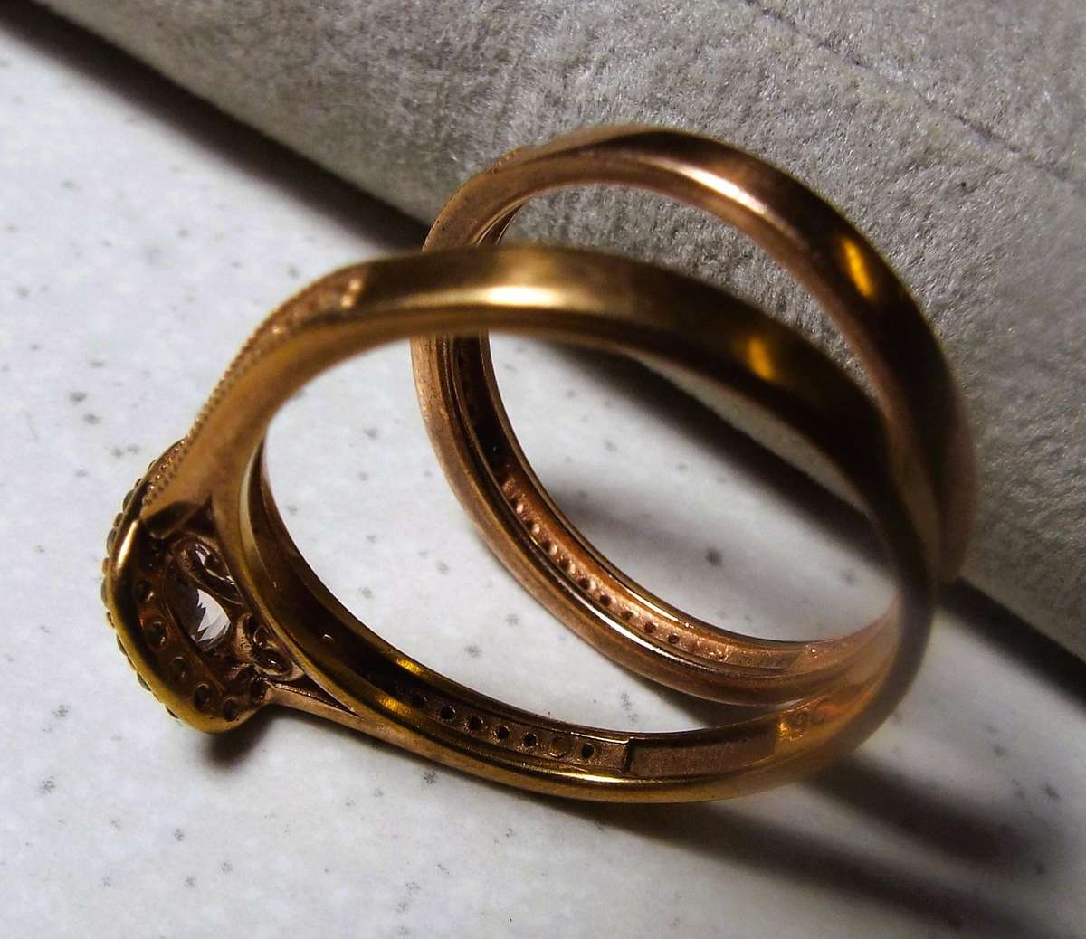 VINTAGE 9CT Wedding set with 5mm pink diamond from the late 1980s