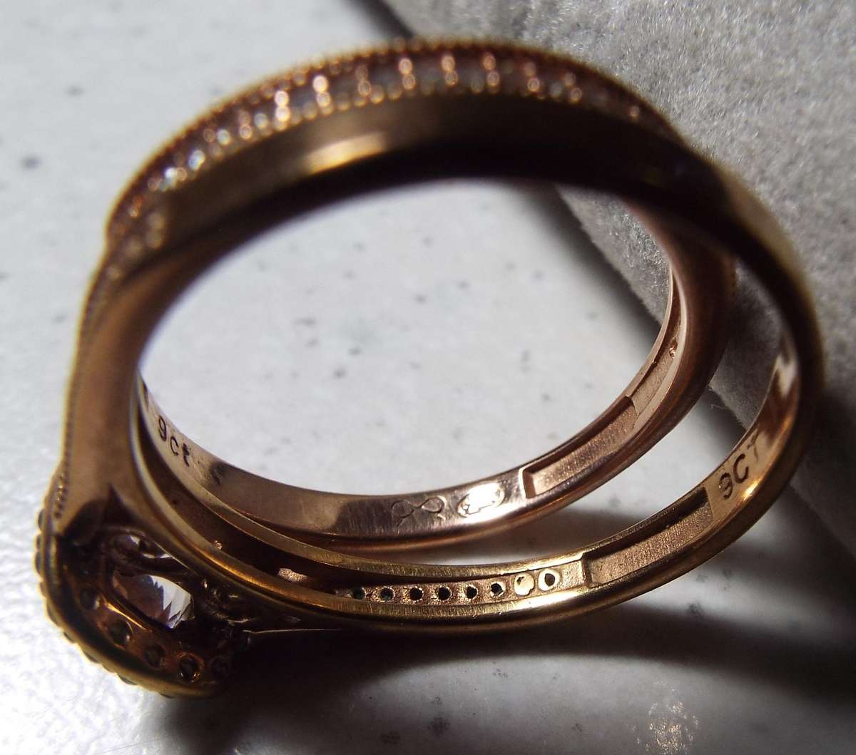 VINTAGE 9CT Wedding set with 5mm pink diamond from the late 1980s