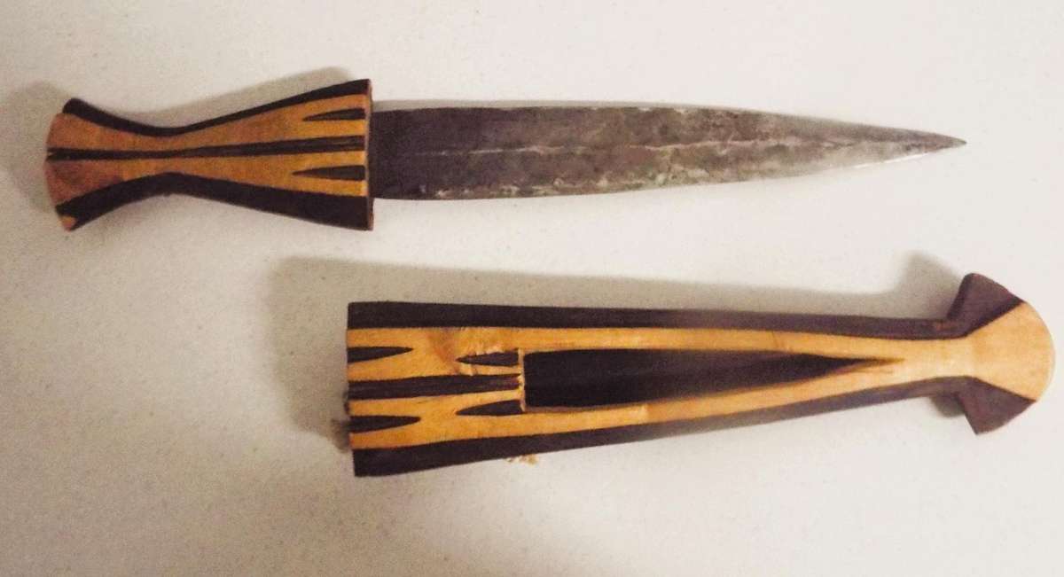 wow super rare ,,,, vintage South African Ovambo dagger from  Angola