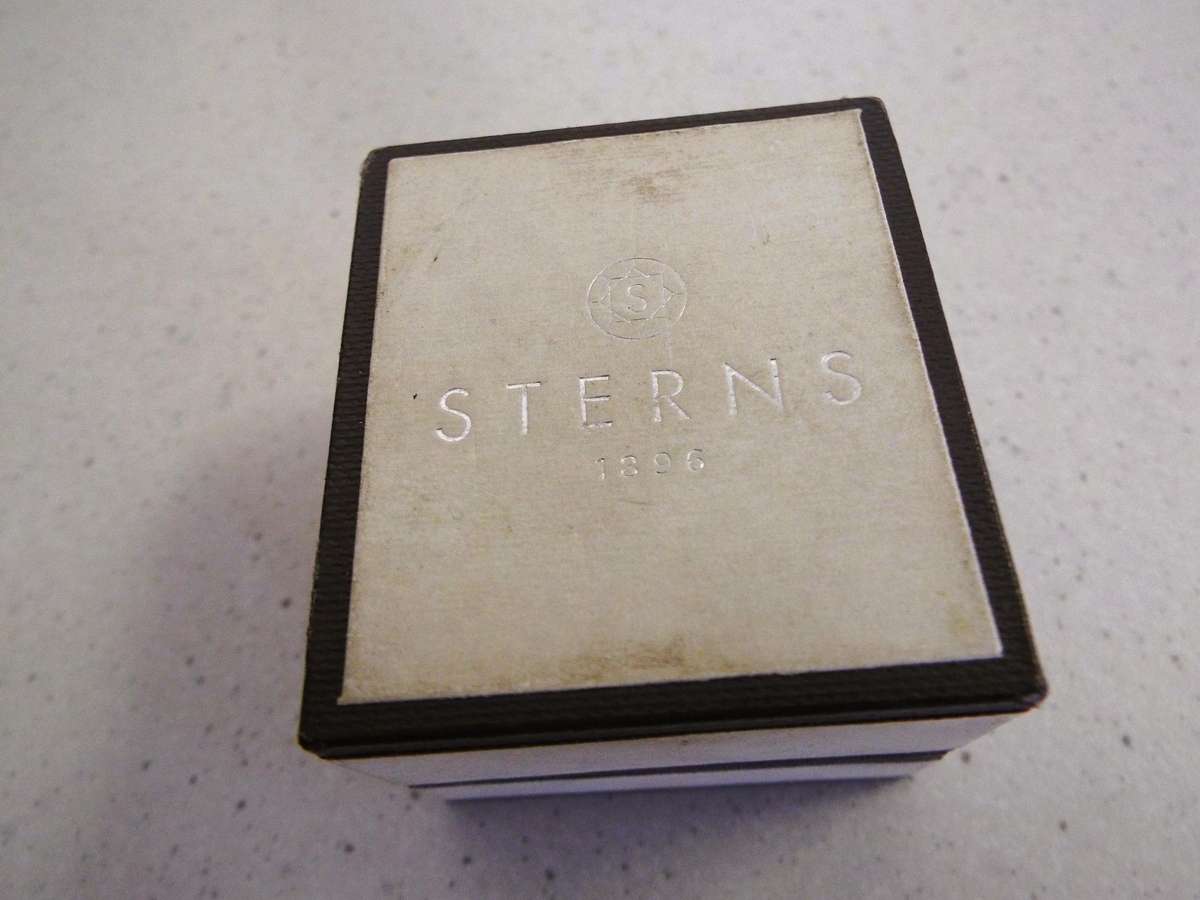 VINTAGE 9CT Wedding set , from the late 1990s