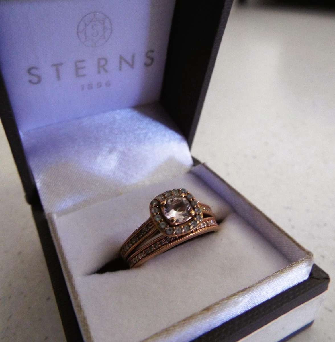 VINTAGE 9CT Wedding set , from the late 1990s