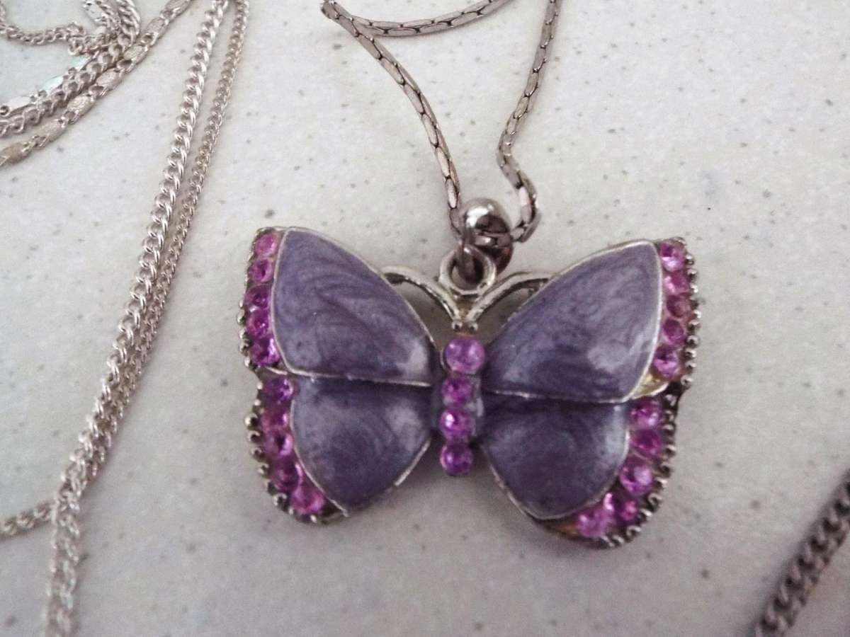 Jewellery lot with 2 hanging stands and assorted pieces