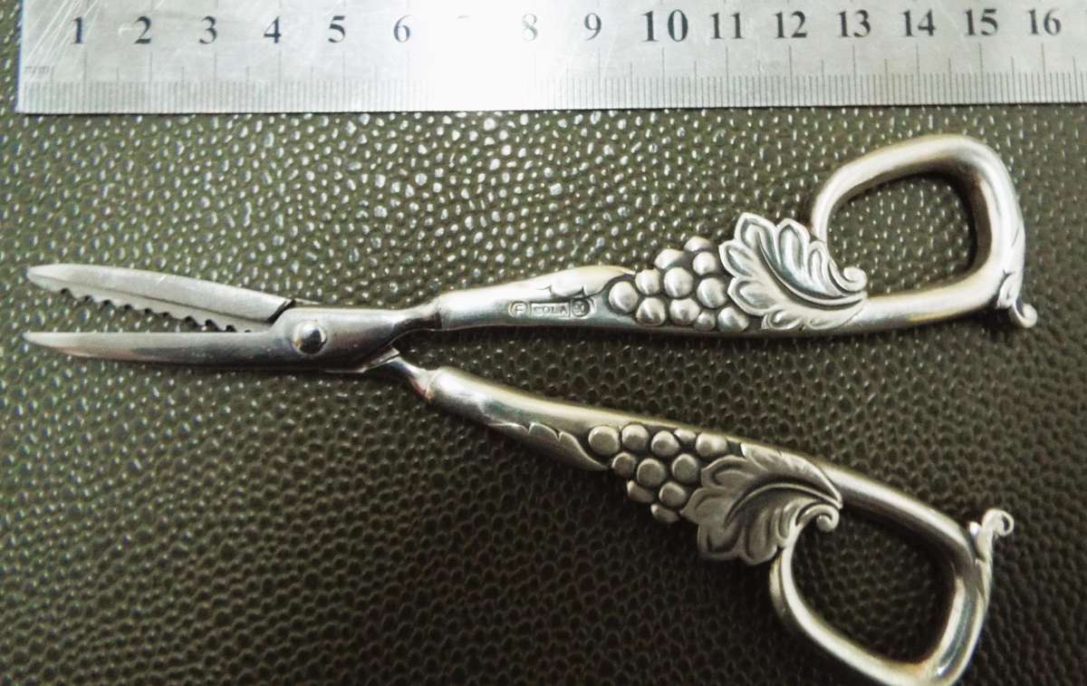 NICE Vintage pair of grape shears