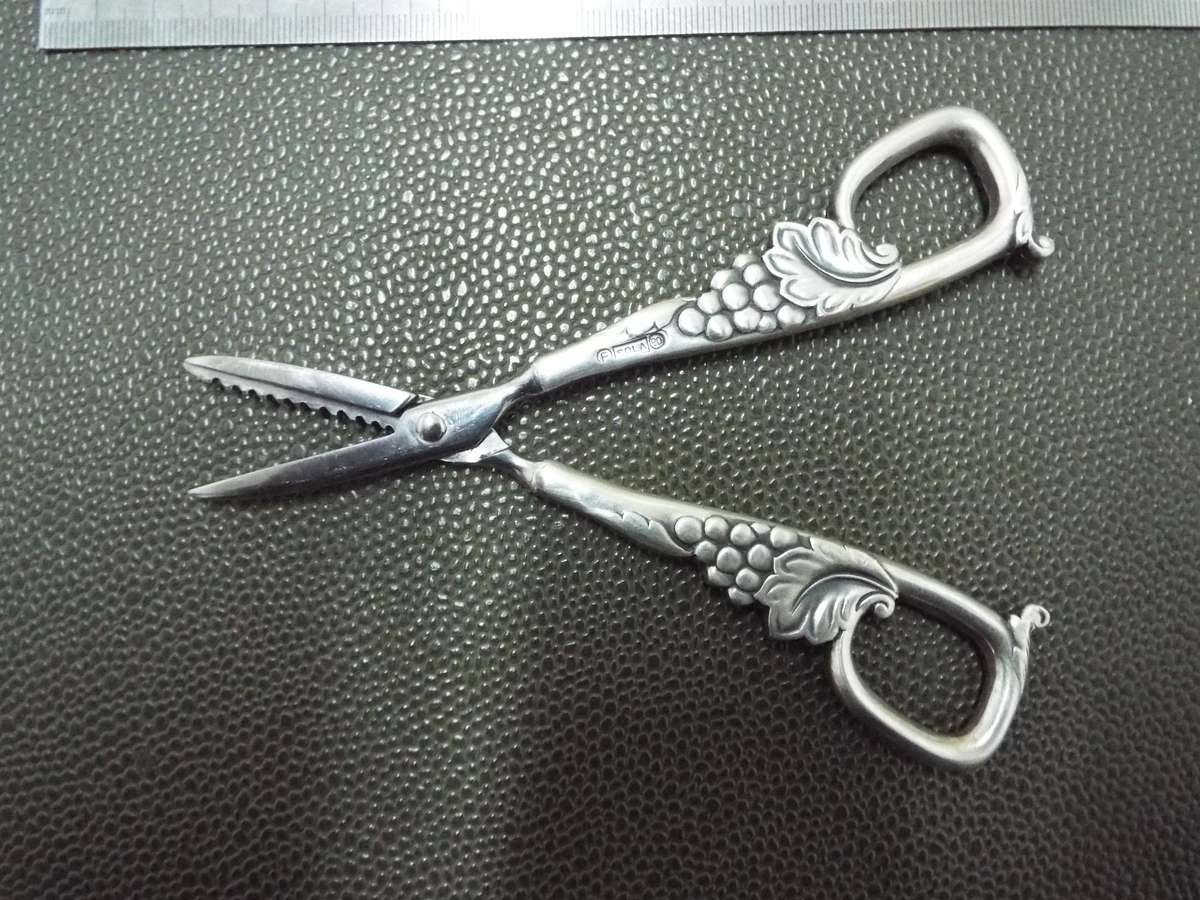 NICE Vintage pair of grape shears