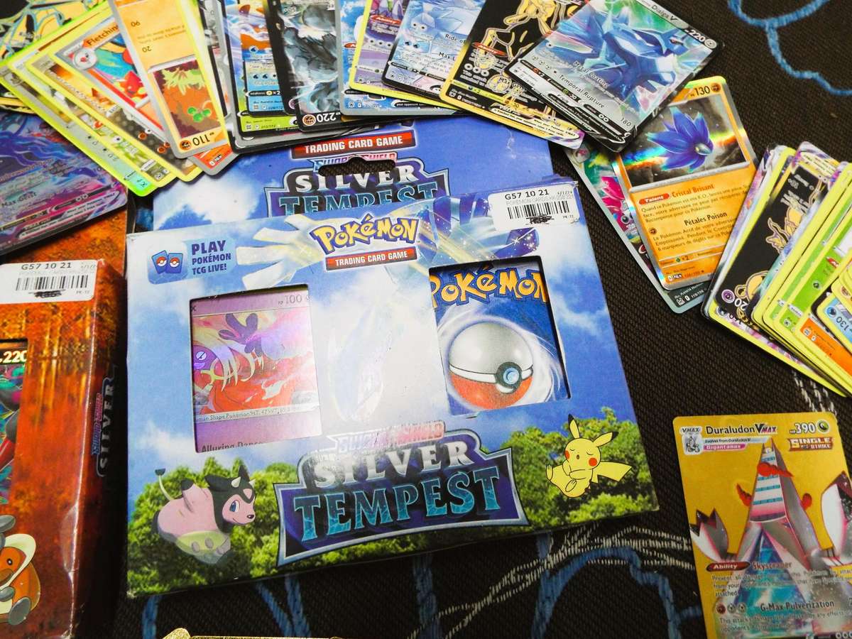 Pokemon Collectable Cards Lot - 300+ Cards