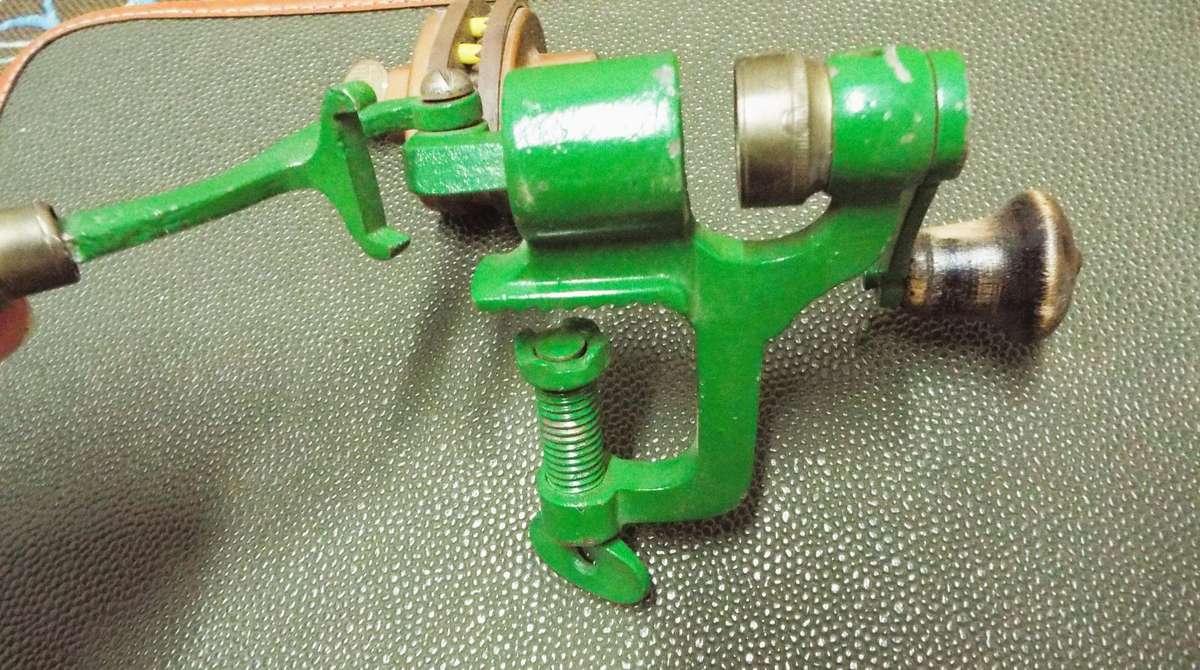 NICE antique hand loader crimp starter shotshell reloading press and gun lock