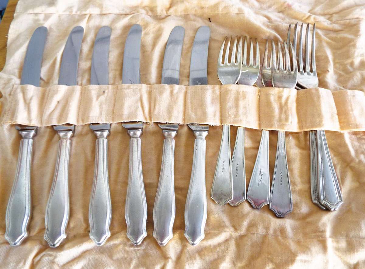 James Dixon & Sons Service Cutlery Set - 6 Table Knives