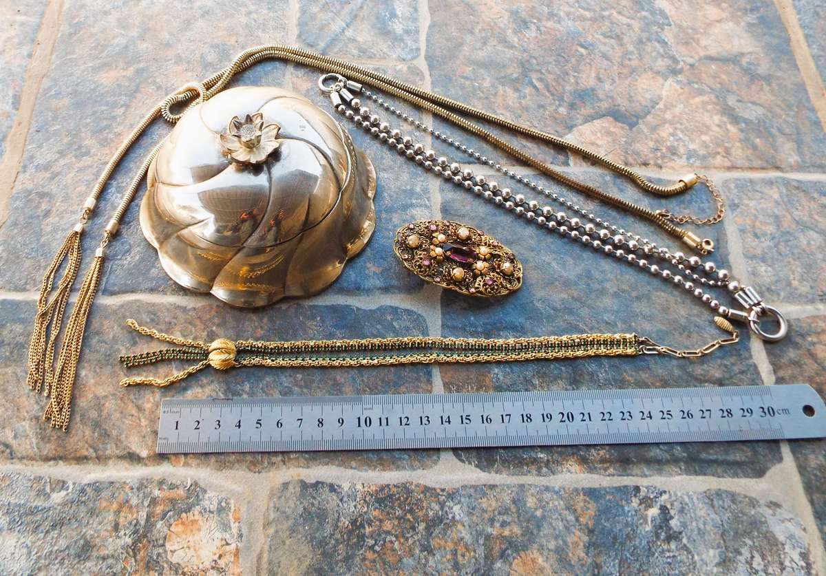 Vintage jewellery box with some stuff as 1 lot