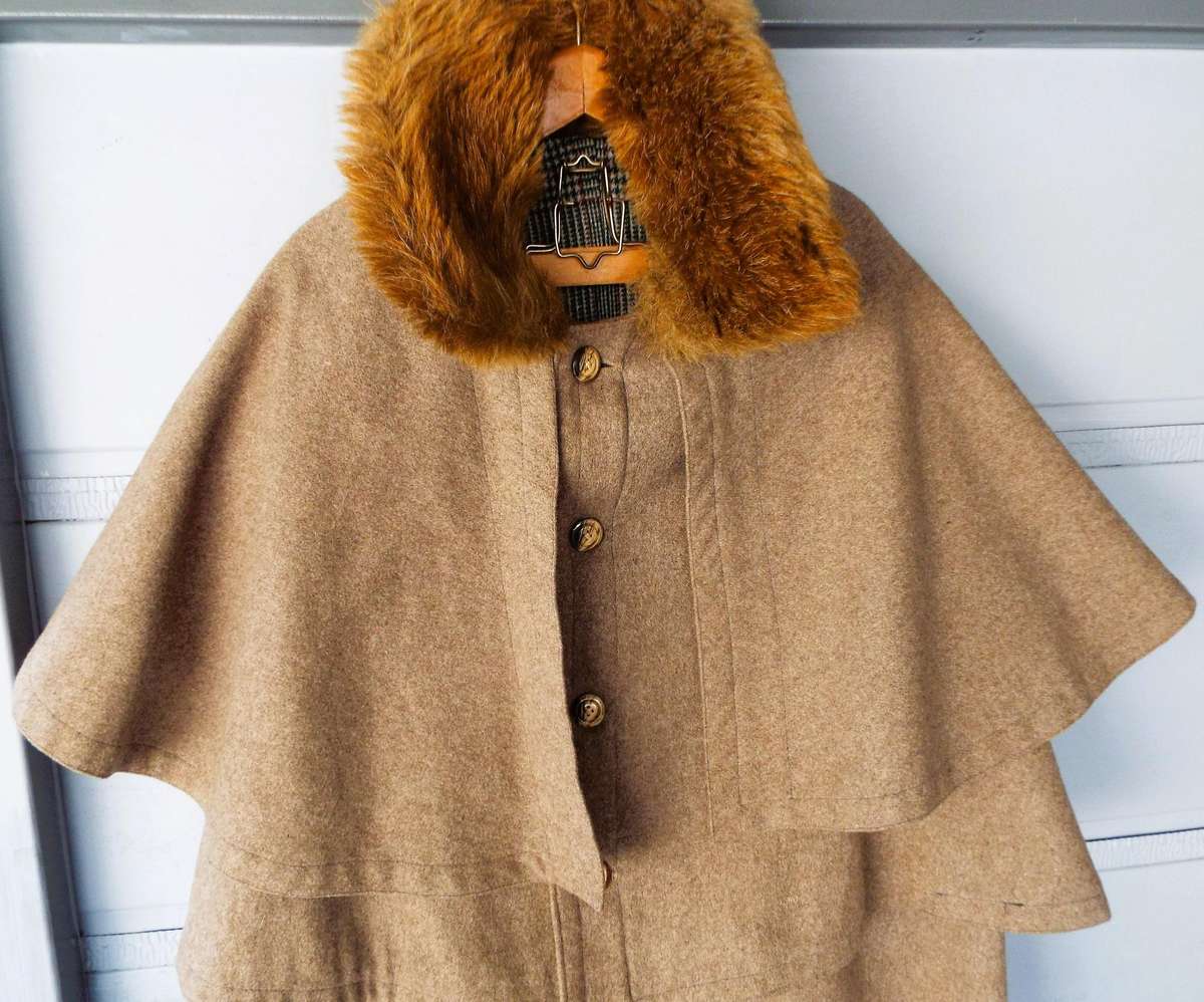 VINTAGE Cape coat ,elegance and functionality coat