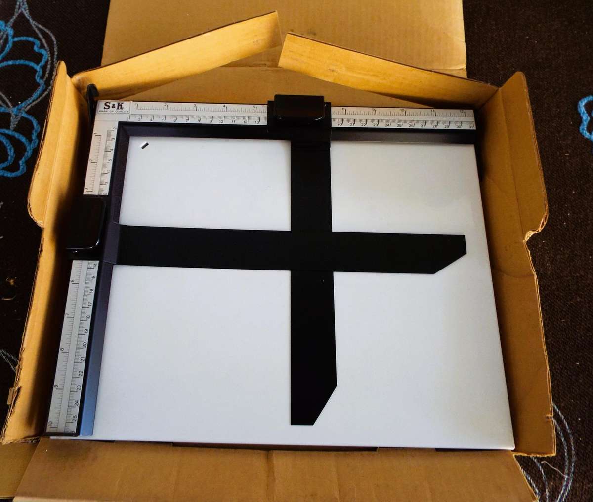 Metal  Adjustable Darkroom Enlarging Easel Mask