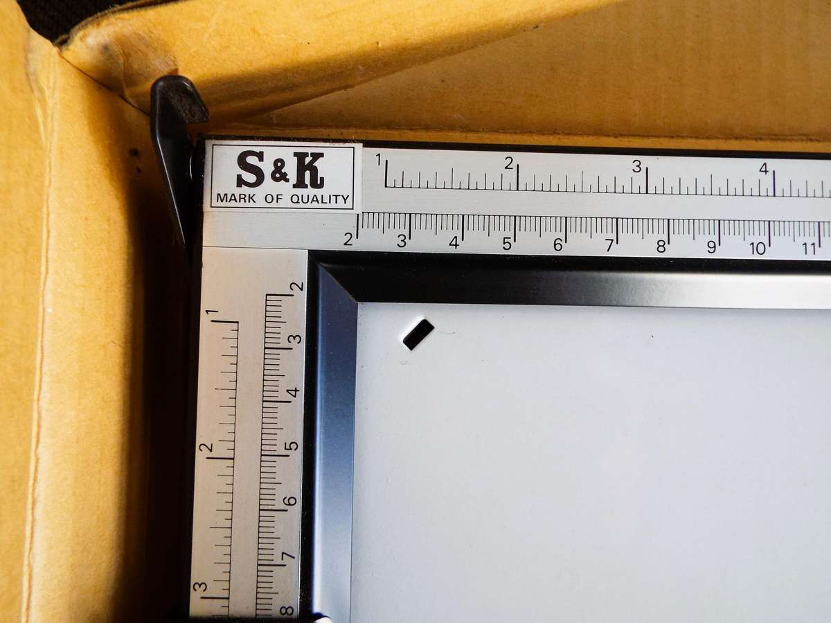 Metal  Adjustable Darkroom Enlarging Easel Mask