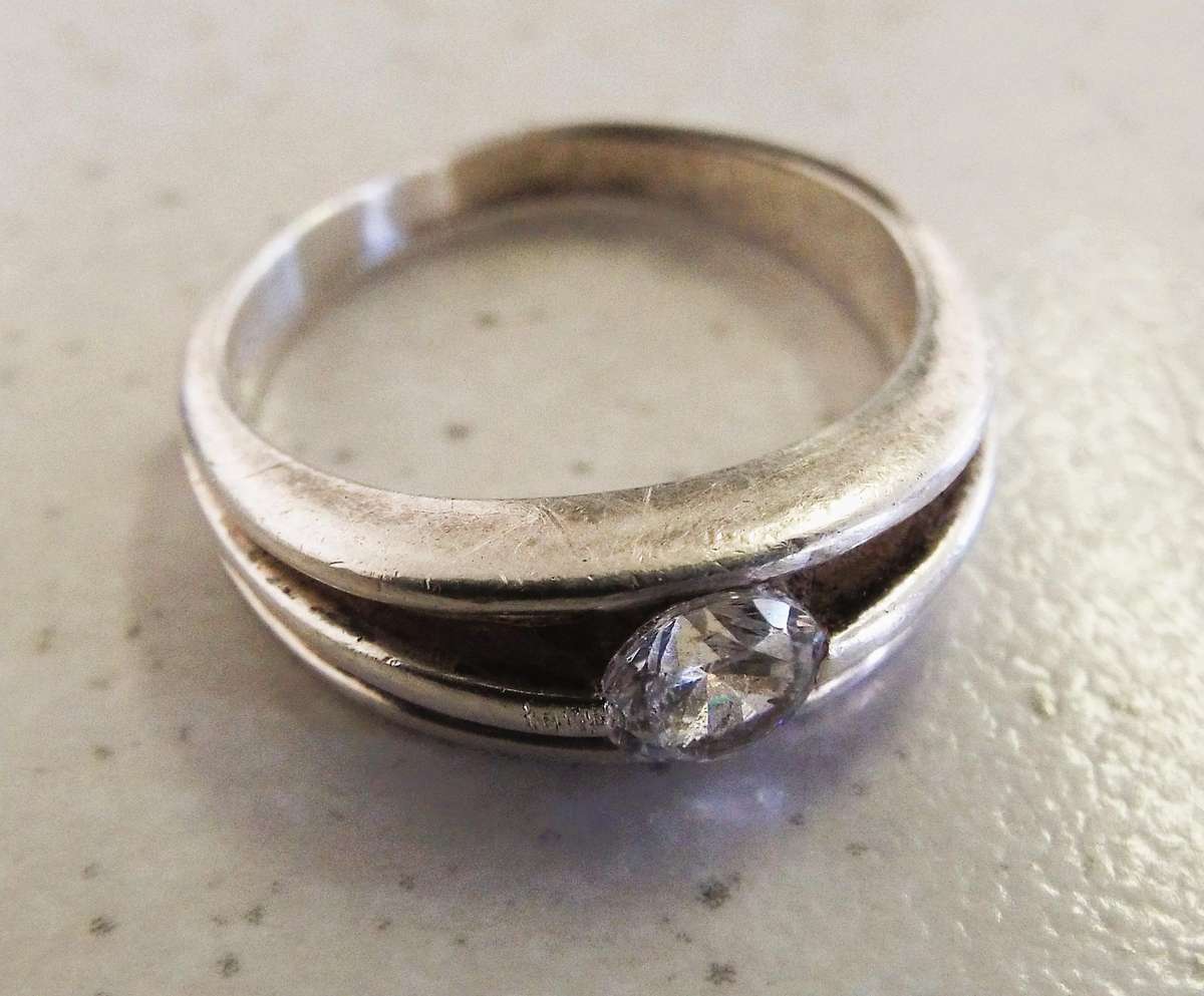 Vintage SILVER 925 RING  nice bling bling