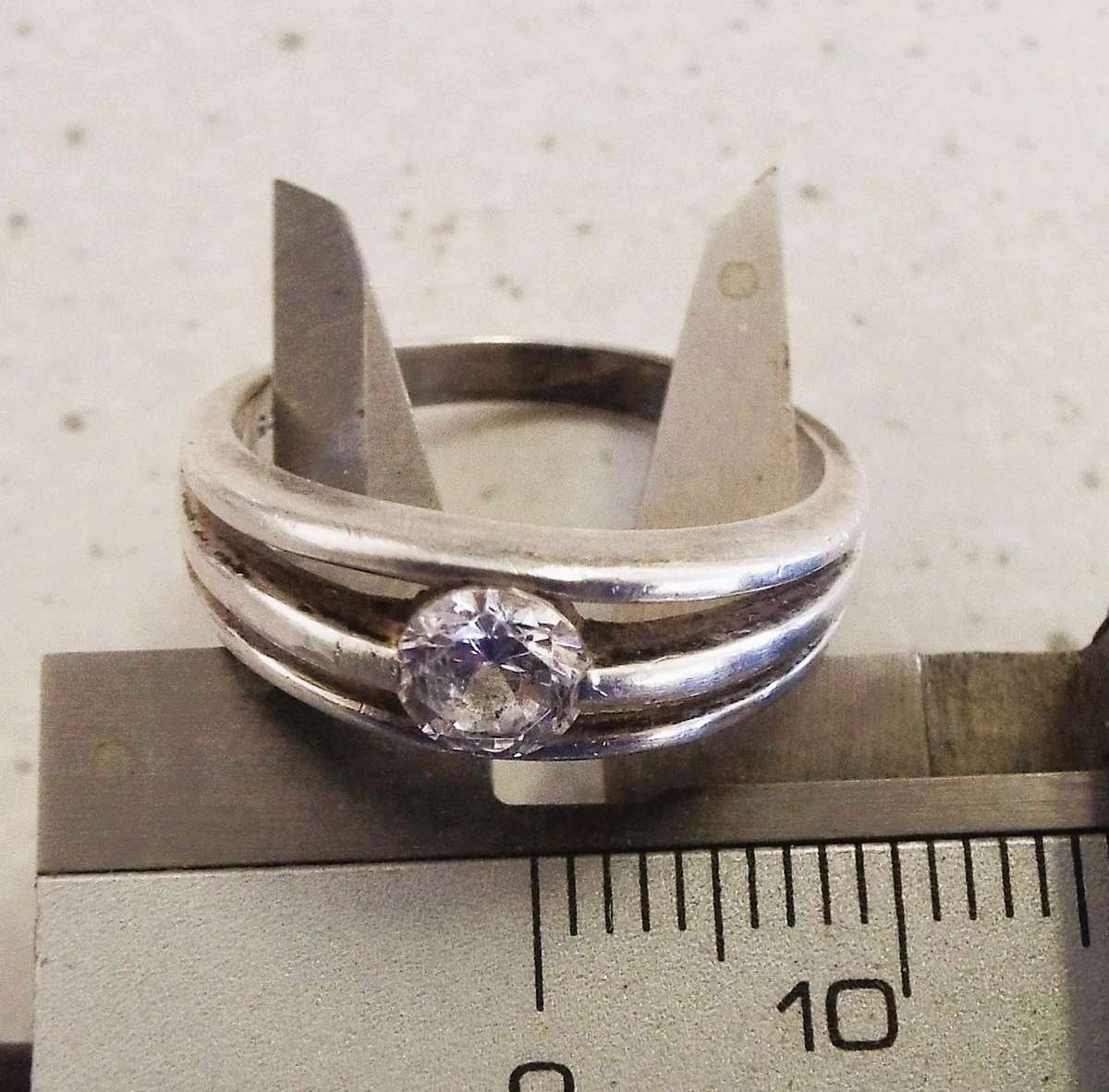 Vintage SILVER 925 RING  nice bling bling