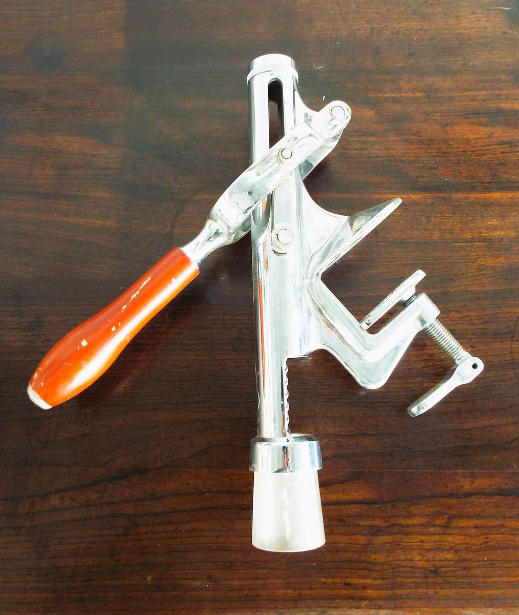 VINTAGE BIG BENCH-MOUNTED WINE BOTTLE OPENER