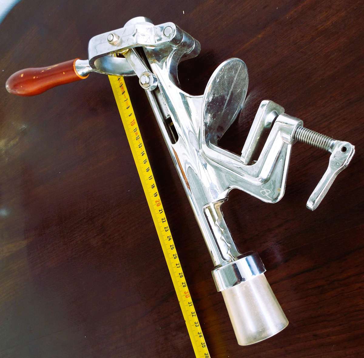 VINTAGE BIG BENCH-MOUNTED WINE BOTTLE OPENER