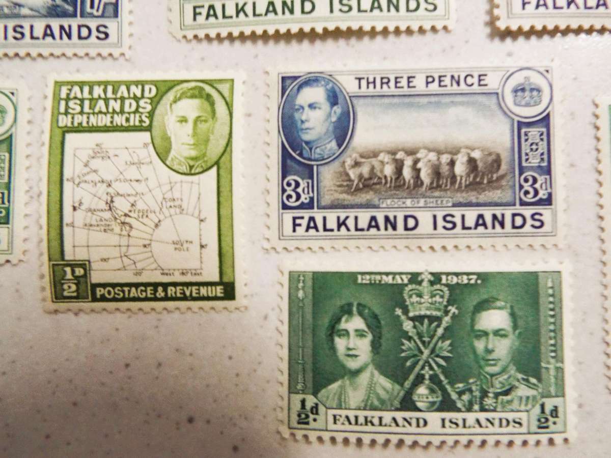 FRAKLAND ISLANDS GROUP   (1936-1952 ) HIGH VALUE LOT OF 17 STAMPS