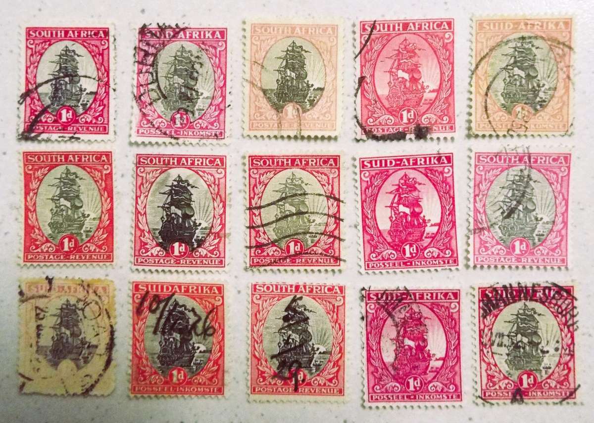 SOUTH AFRICA 1D SHIPS', different collars HAVE A LOOK