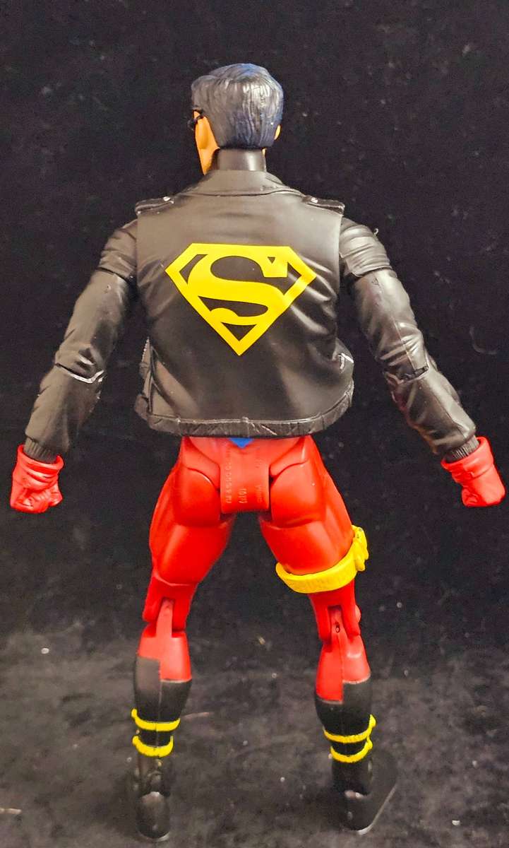 Mattel DC Universe Classics 90s Superboy