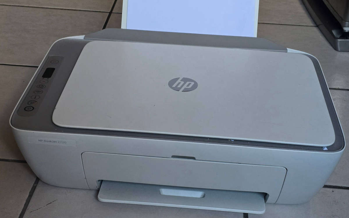 HP desk jet 2720 wifi and colour