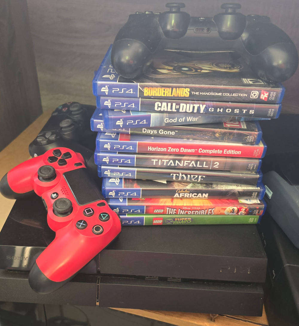PS4 console, games and controllers PLS READ