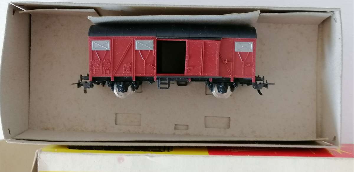 3x Fleischmann HO wagons