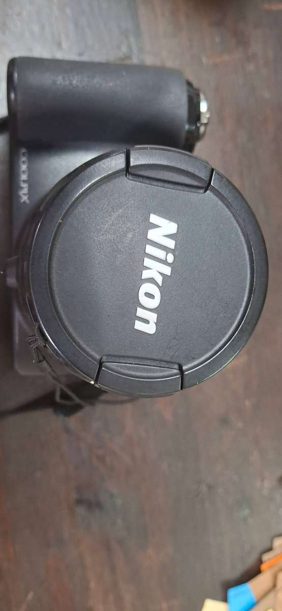 Nikon Coolpix P90 12.1MP Digital Camera with Battery