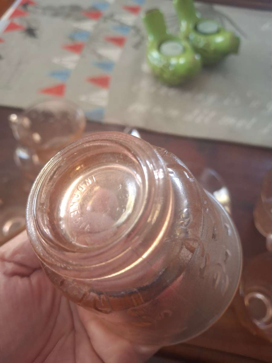 Pink glass set 6 cups and 4 saucers